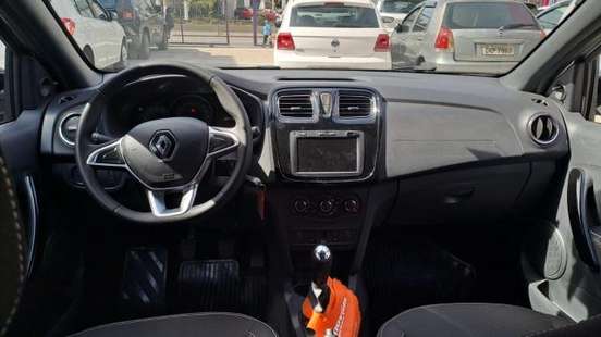 RENAULT-LOGAN-2024