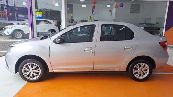 RENAULT-LOGAN-2024