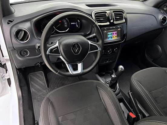 RENAULT-LOGAN-2024