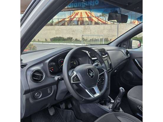 RENAULT-LOGAN-2023