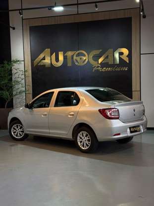 RENAULT-LOGAN-2024