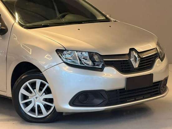 RENAULT-LOGAN-2014