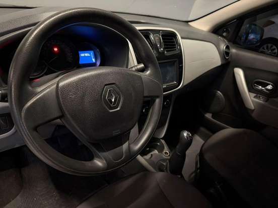 RENAULT-LOGAN-2014