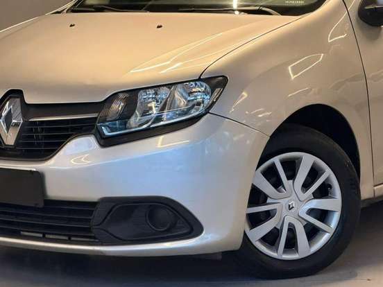 RENAULT-LOGAN-2014