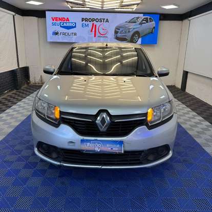 RENAULT-LOGAN-2013