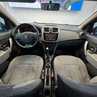 RENAULT-LOGAN-2013