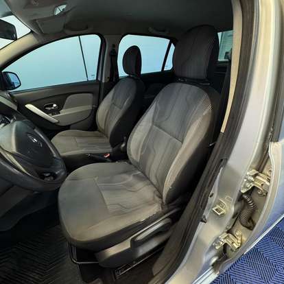 RENAULT-LOGAN-2013