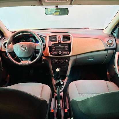 RENAULT-LOGAN-2015