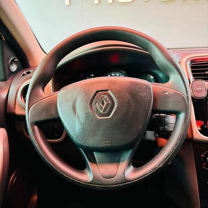 RENAULT-LOGAN-2015
