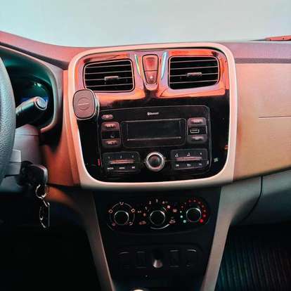 RENAULT-LOGAN-2015