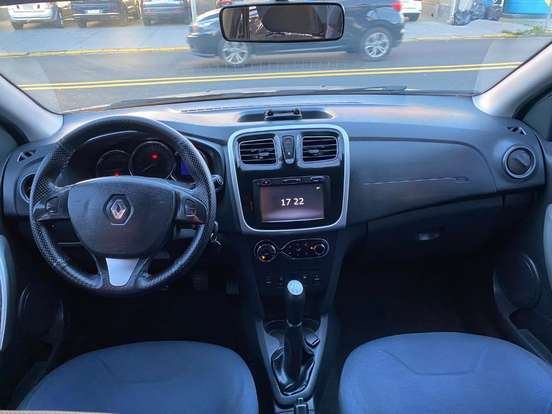 RENAULT-LOGAN-2015