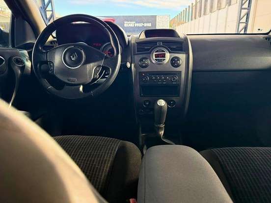 RENAULT-MEGANE-2012