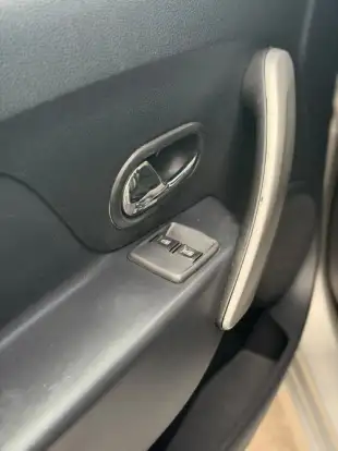 RENAULT-SANDERO-2019