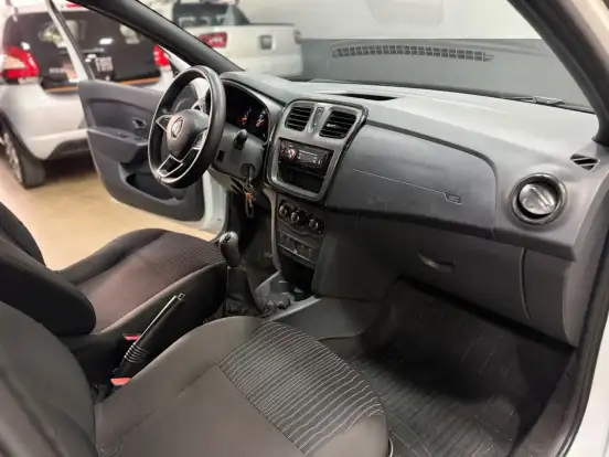 RENAULT-SANDERO-2020