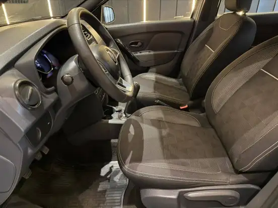 RENAULT-SANDERO-2022
