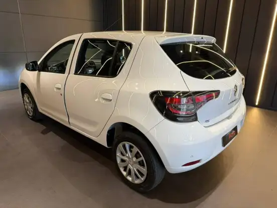 RENAULT-SANDERO-2022