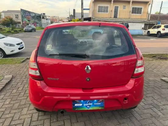 RENAULT-SANDERO-2011