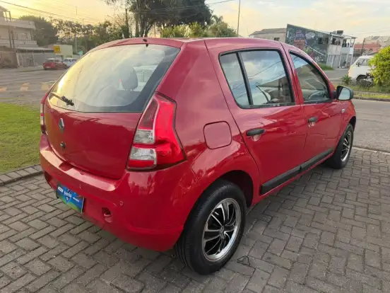 RENAULT-SANDERO-2011