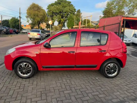 RENAULT-SANDERO-2011