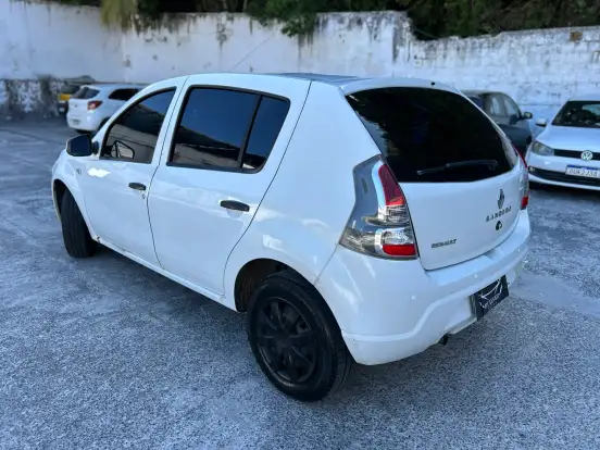 RENAULT-SANDERO-2014