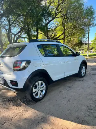 RENAULT-SANDERO-2017