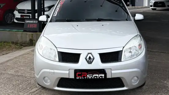 RENAULT-SANDERO-2011