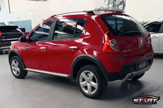 RENAULT-SANDERO-2010