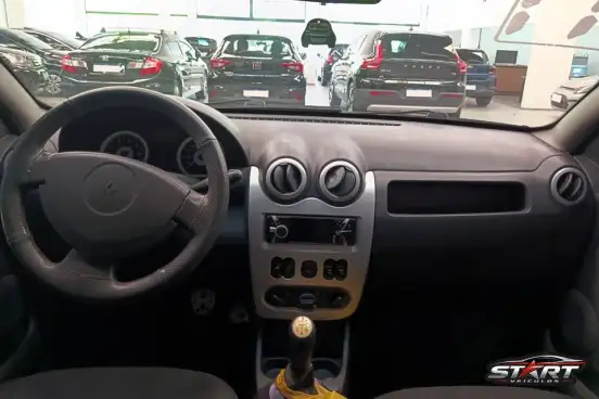 RENAULT-SANDERO-2010