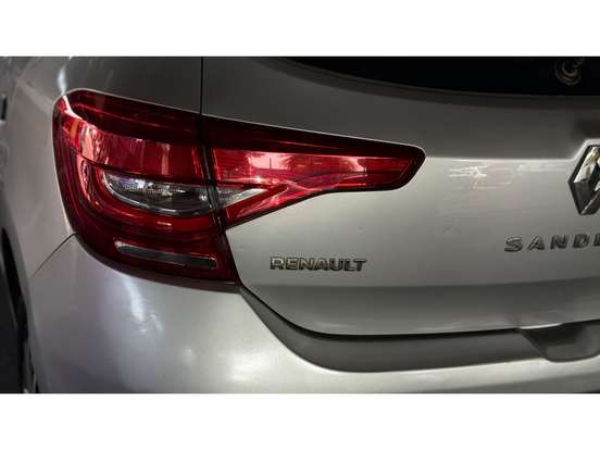 RENAULT-SANDERO-2020
