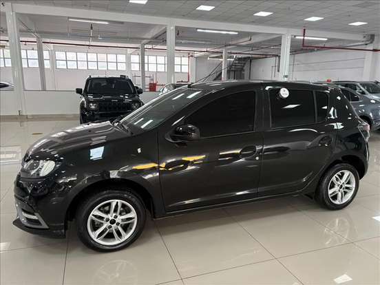 RENAULT-SANDERO-2022