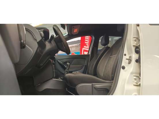 RENAULT-SANDERO-2022