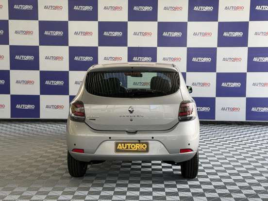 RENAULT-SANDERO-2017