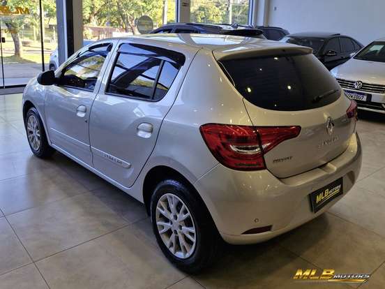 RENAULT-SANDERO-2020