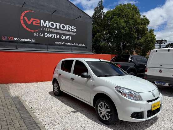 RENAULT-SANDERO-2011