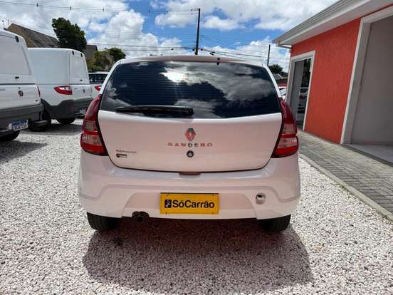 RENAULT-SANDERO-2011