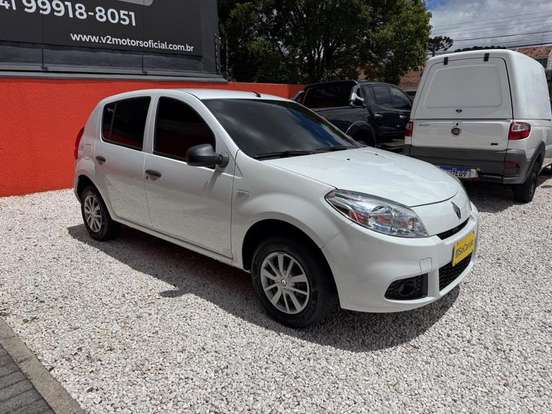 RENAULT-SANDERO-2011