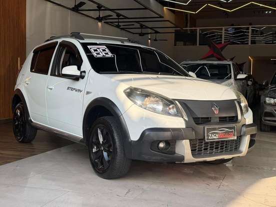 RENAULT-SANDERO-2014