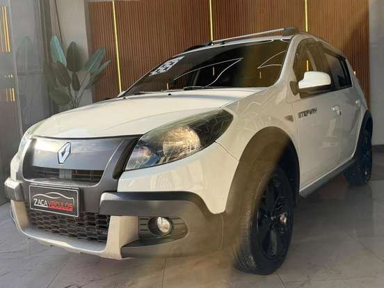 RENAULT-SANDERO-2014