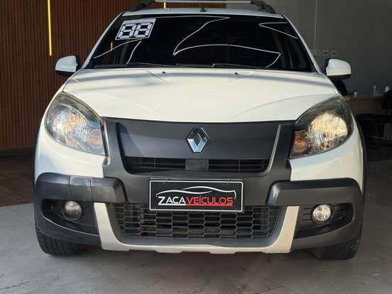 RENAULT-SANDERO-2014