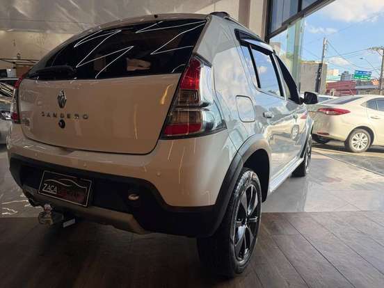 RENAULT-SANDERO-2014