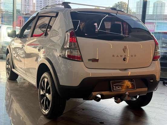 RENAULT-SANDERO-2014