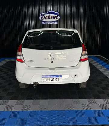 RENAULT-SANDERO-2014