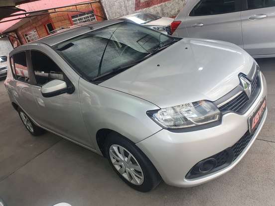RENAULT-SANDERO-2016