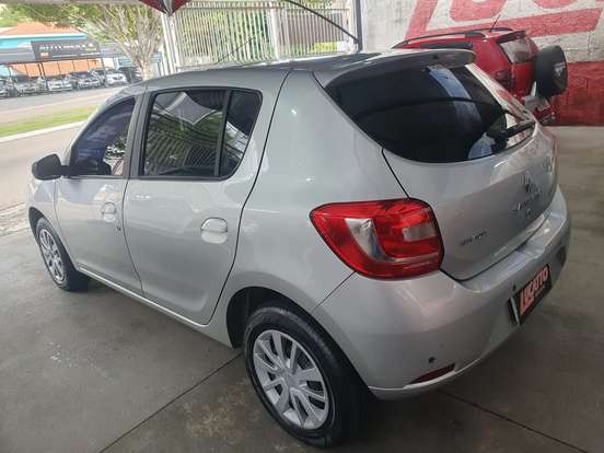 RENAULT-SANDERO-2016