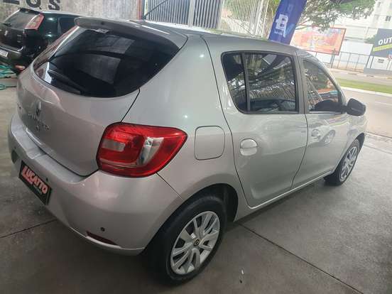RENAULT-SANDERO-2016