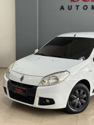RENAULT-SANDERO-2013