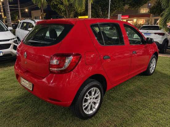RENAULT-SANDERO-2017