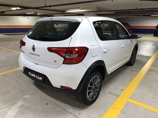RENAULT-SANDERO-2019