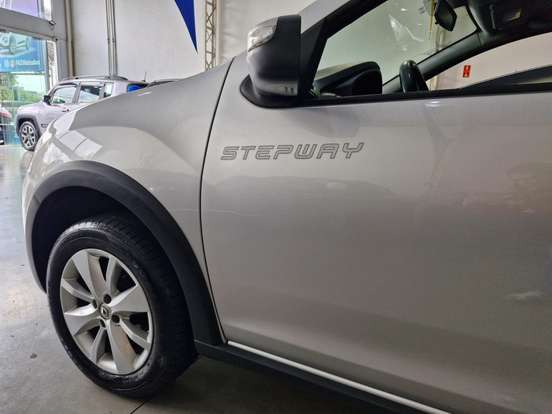 RENAULT-SANDERO-2019