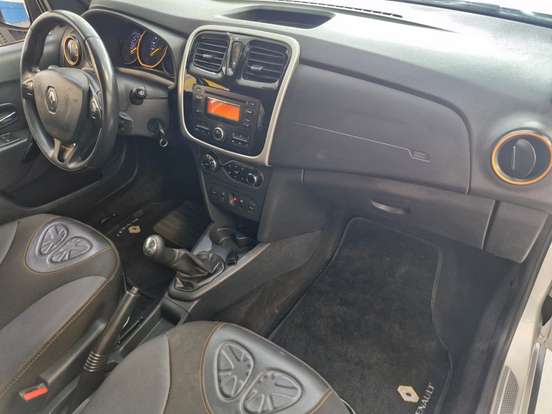 RENAULT-SANDERO-2019